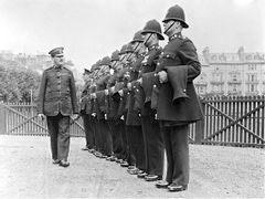 Superintendent-William-Buddle-inspecting-his-men-before-the-Kings-Parade-in-1935-Queens-Road.